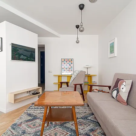 Slow-down, Relax, Take It Easy In Artsy Oasy Apartment *