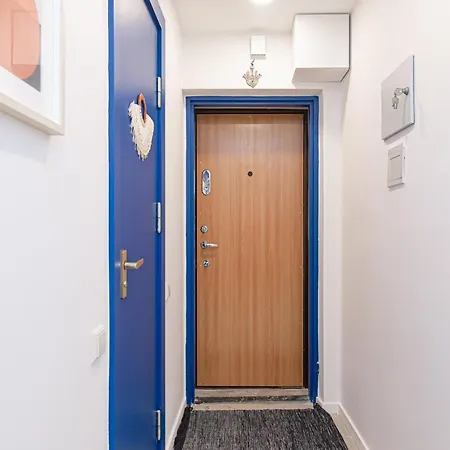 Slow-down, Relax, Take It Easy In Artsy Oasy Apartment